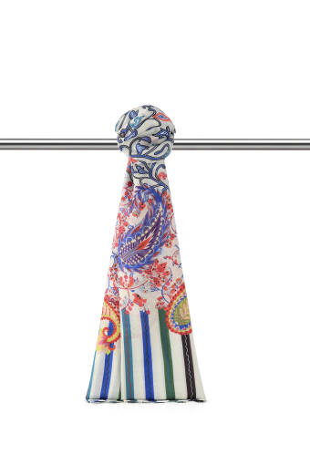 شال ناعم بنقشة اللبلاب الكريمي 