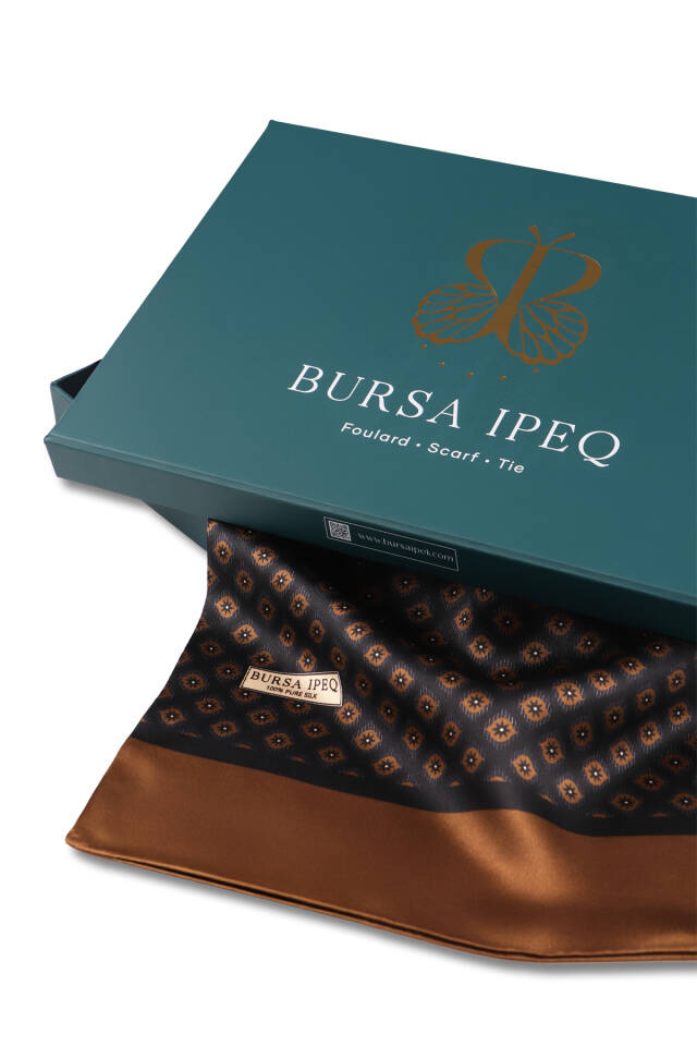 وشاح حريري رجالي منقوش باللون البني - 3