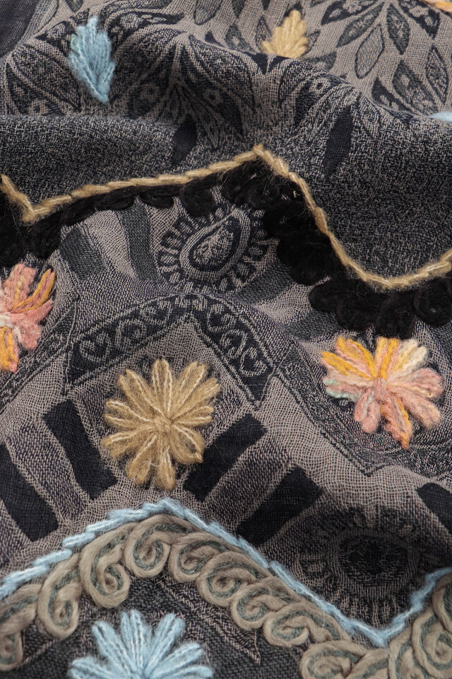 Füme Üç Katlı Yıkanmış Yün Ponponlu Şal - 4