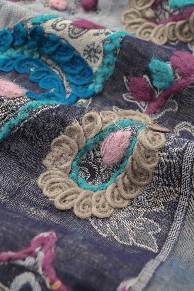 İndigo Üç Katlı Yıkanmış Yün Ponponlu Şal - 4