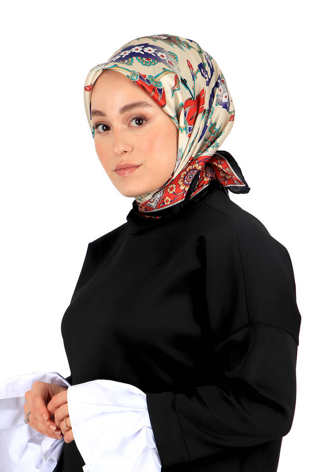 وشاح مربع من الحرير بنمط Efes باللون الأسود والأحمر - 2