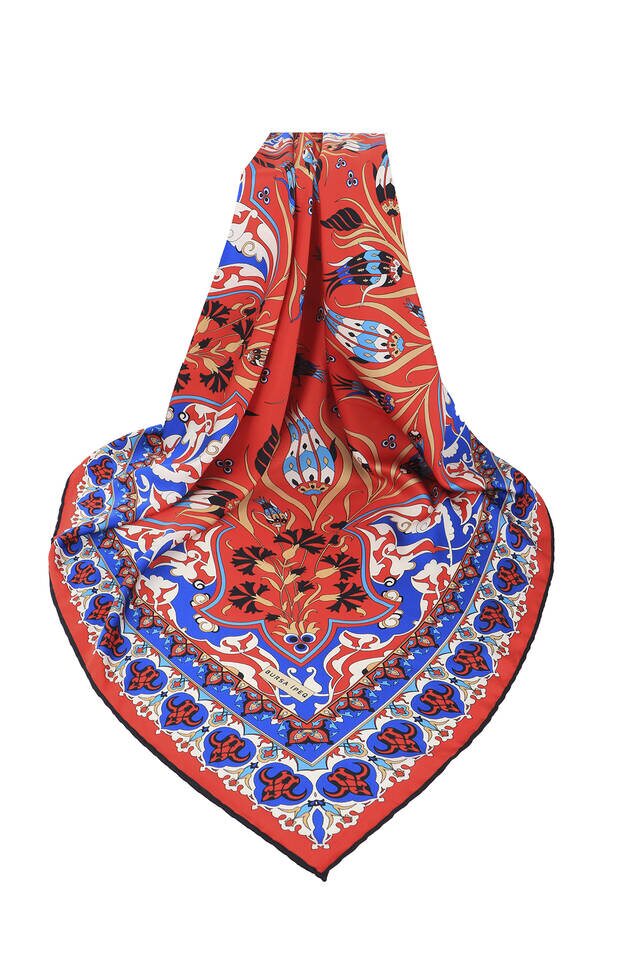 وشاح مربع حريري منقوش Cintemani تركي أحمر بنقشة قرنفل - 3