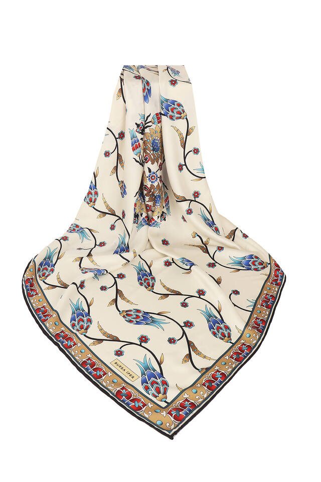 وشاح مربع من الحرير بنمط توليب أسود - 3