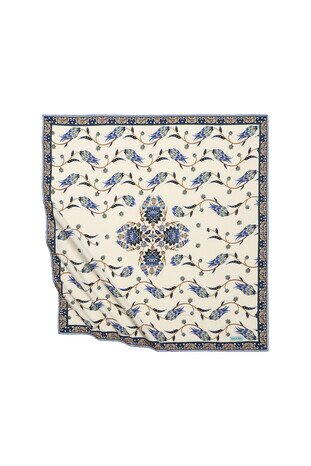 وشاح مربع حريري بنمط التوليب والترتر النيلي 