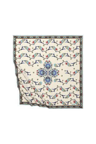 وشاح مربع حريري بنمط توليب بخط فيروزي 