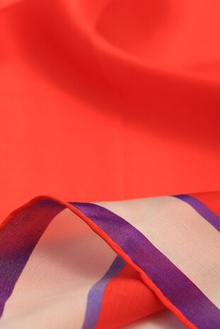 مربع جيب من الحرير العادي ذو حدود واسعة باللون الأحمر - Thumbnail