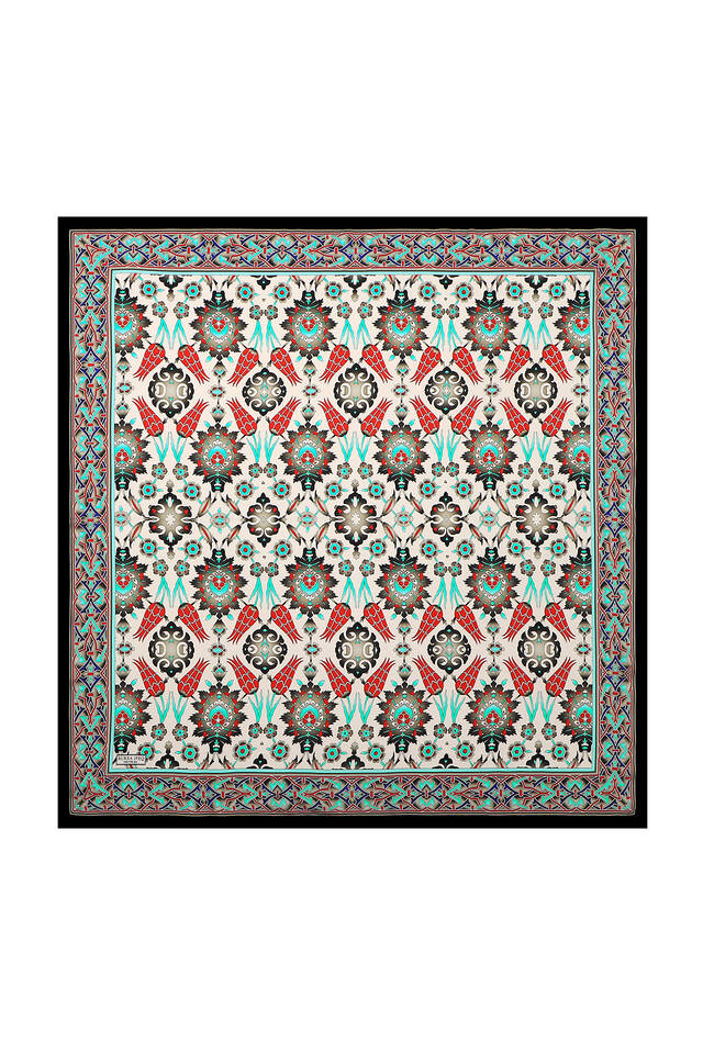 وشاح مربع من الحرير بنمط التوليب باللونين الأبيض والأسود 