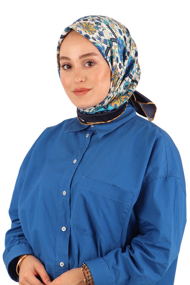 وشاح مربع حريري بنمط توليب ذهبي - 2