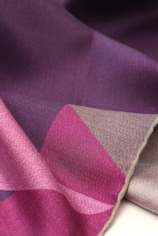 الأرجواني الوردي نمط هندسي حك الحرير وشاح مربع - Thumbnail