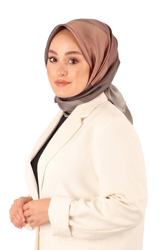 وشاح مربع من الحرير بتصميم سمك السلمون البني بنمط هندسي - 2