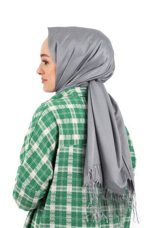 وشاح من الحرير المدخن باللون الفضي 