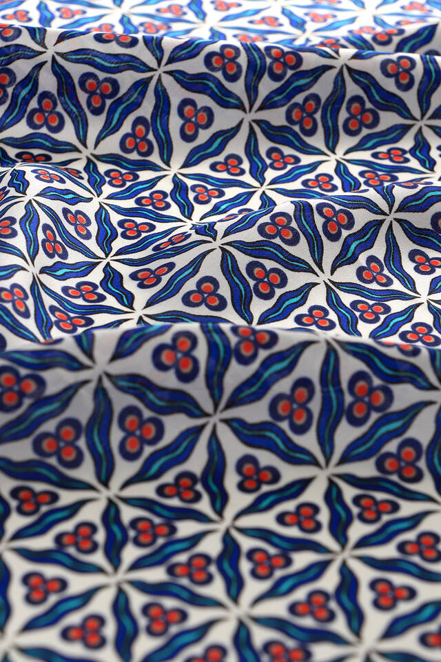 مربع جيب حريري بنمط سينتيماني باللون الأزرق الداكن من ساكس - 3