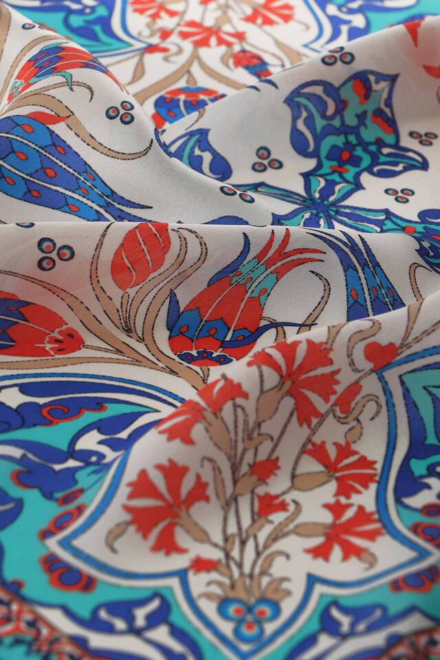 منديل جيب حريري بنمط القرنفل الأحمر النعناعي - 3