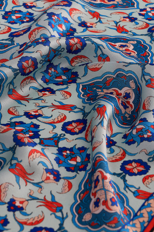 مربع جيب من الحرير بنمط التوليب باللون الأحمر الفيروزي - 3