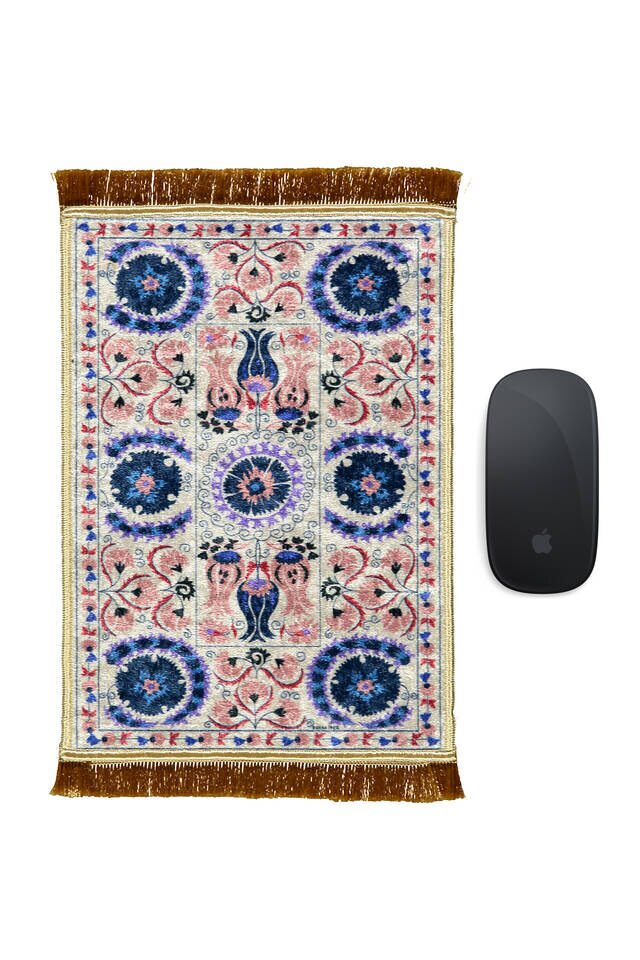 سجادة صغيرة مزخرفة بالبودرة 