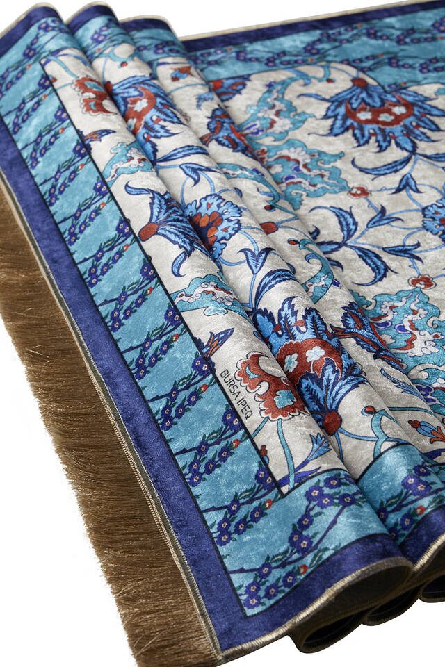 سجادة صلاة من المخمل باللون الأزرق الداكن - 3