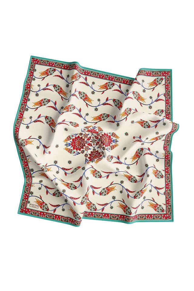وشاح مربع حرير بنمط توليب مزين بالترتر الزيتي إكرو - 3