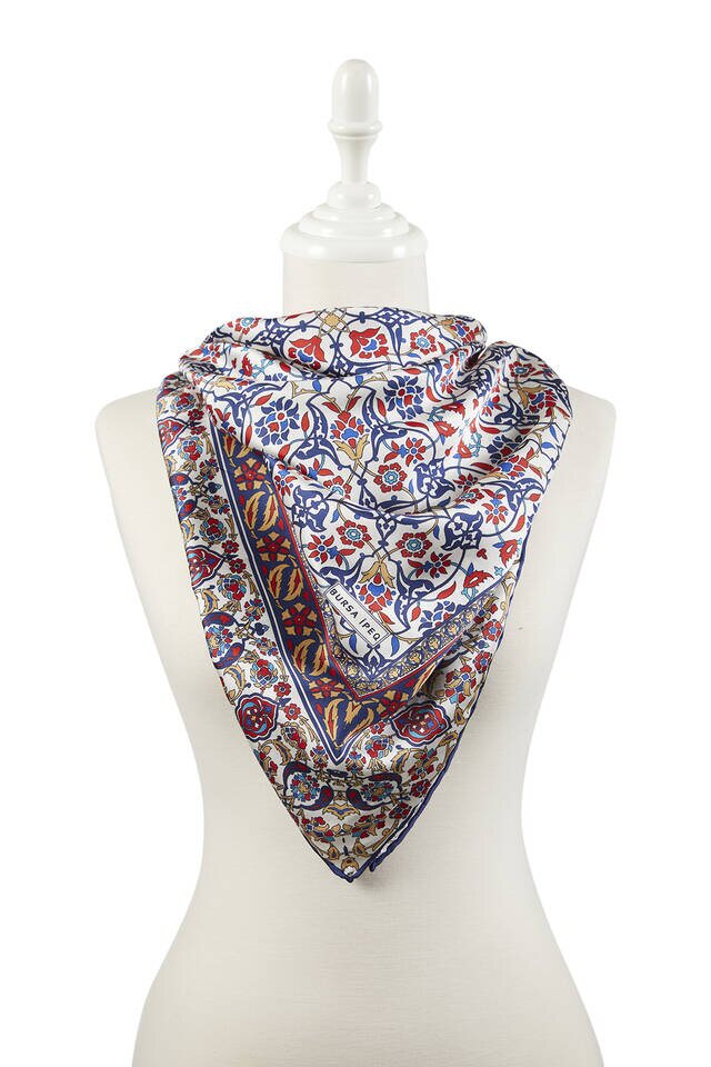 وشاح مربع حرير بنمط تركي منقوش باللون الأزرق الداكن - 2