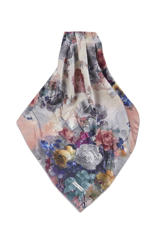 وشاح مربع حريري بنمط زهرة السلمون - 3