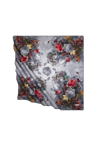 وشاح مربع حريري بنقشة زهور أسود 