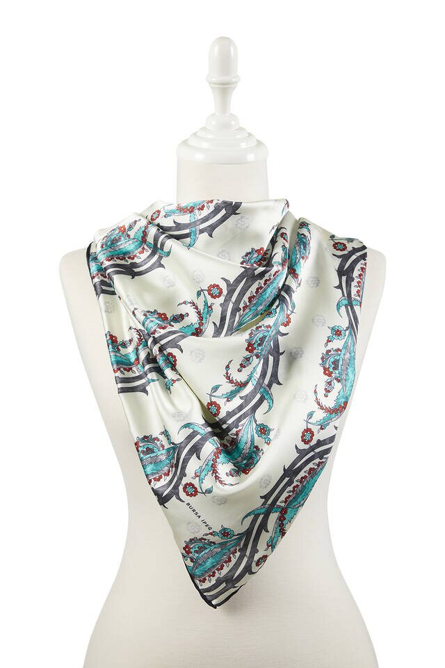 وشاح مربع حرير بنمط اللبلاب التركي باللون الأسود والرمادي - 2