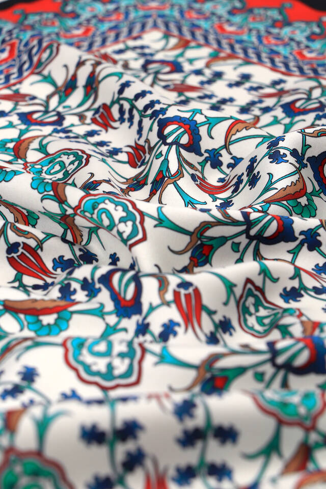 مربع جيب حريري بنمط توليب أسود - 3