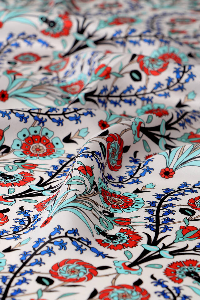 وشاح مربع من الحرير بنمط جانبي أخضر مائي - 3