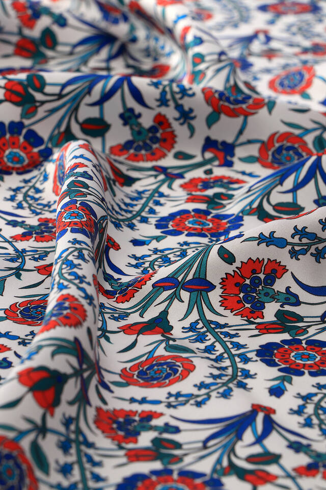 وشاح مربع من الحرير بنمط جانبي باللون الأخضر البترولي - 3