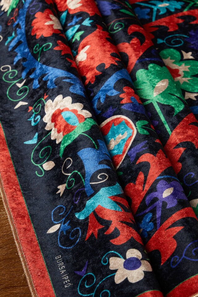 سجادة صلاة ريد فيلفيت - 2