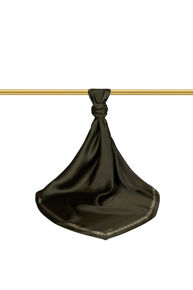 وشاح مربع من الحرير بجلد مدبوغ أخضر عسكري يحده فراشة - 2