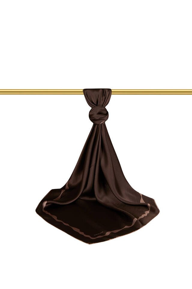 وشاح كستنائي داكن بموجة مائية على شكل موجة مربعة من الحرير - 2