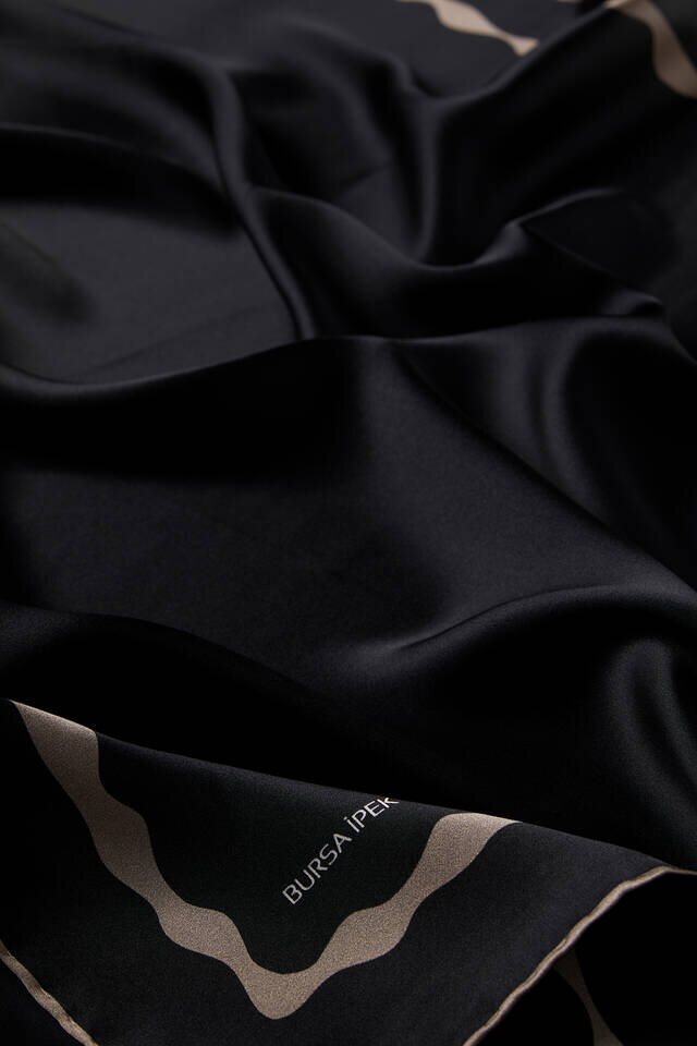 وشاح مربع الحرير موجة المياه الحدود السوداء - 3