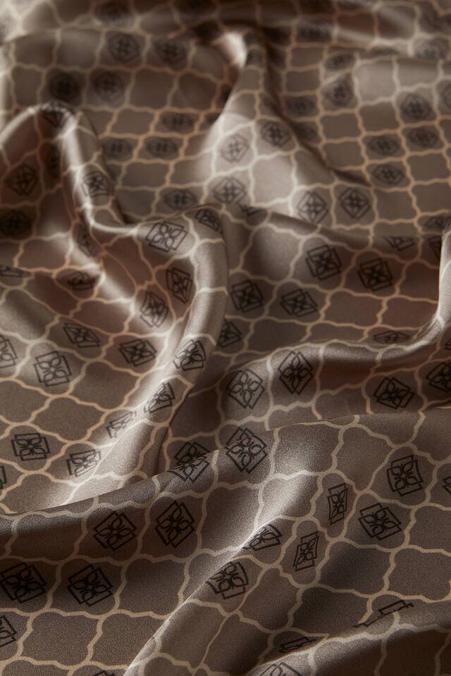 وشاح مربع حرير مونوغرام مينك - 3