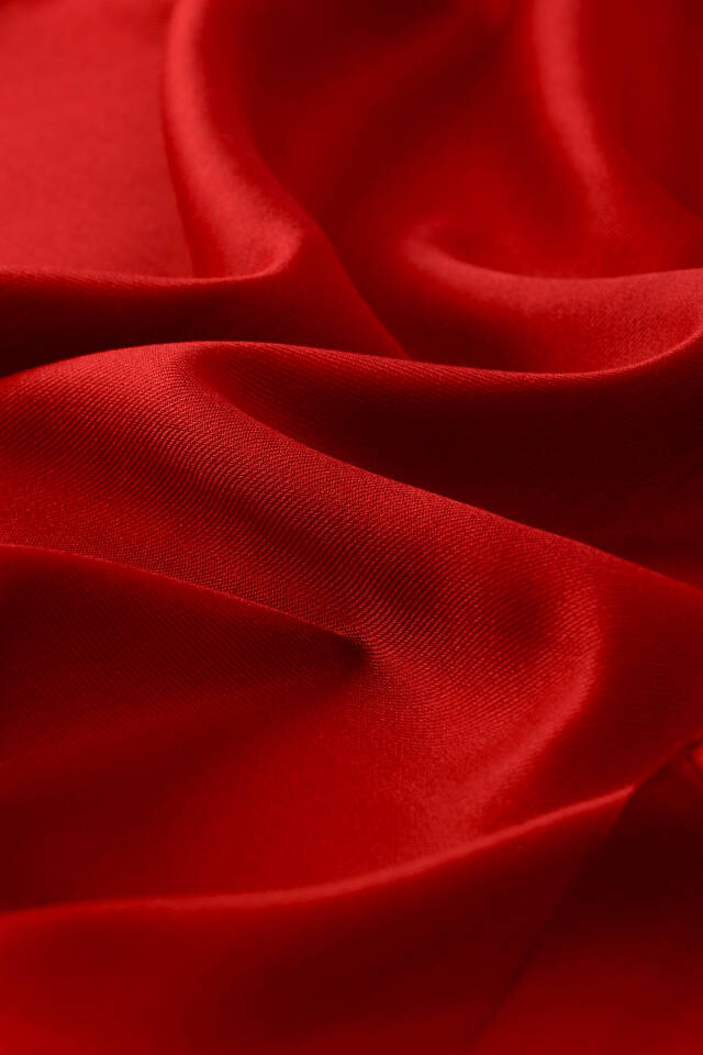 وشاح ذو مظهر حريري أحمر كلاريت - 3