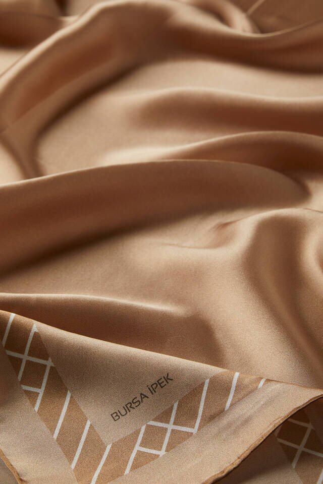 وشاح حليب القهوة وخط المياه من الحرير المربّع - 3