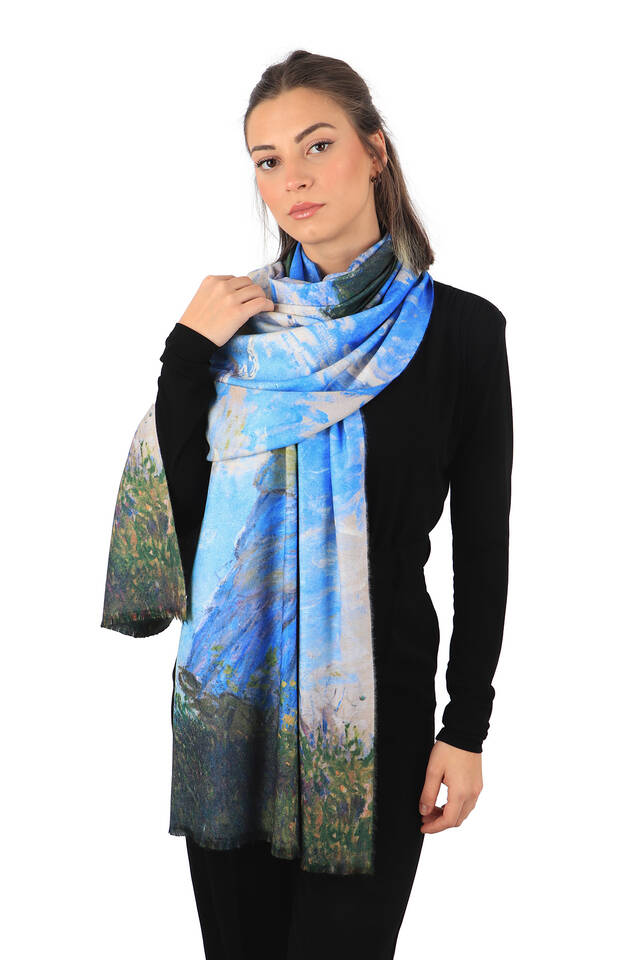 فتاة ذات شال شتوي بنمط المظلة الزرقاء - 2