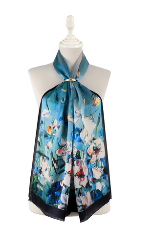 فولارد حرير بنمط شقائق النعمان باللون الأزرق الداكن 