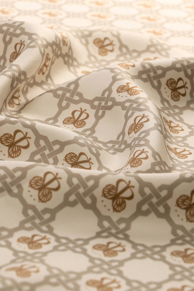 وشاح مربع من الحرير من نسيج التويل بسلسلة حجرية - 3