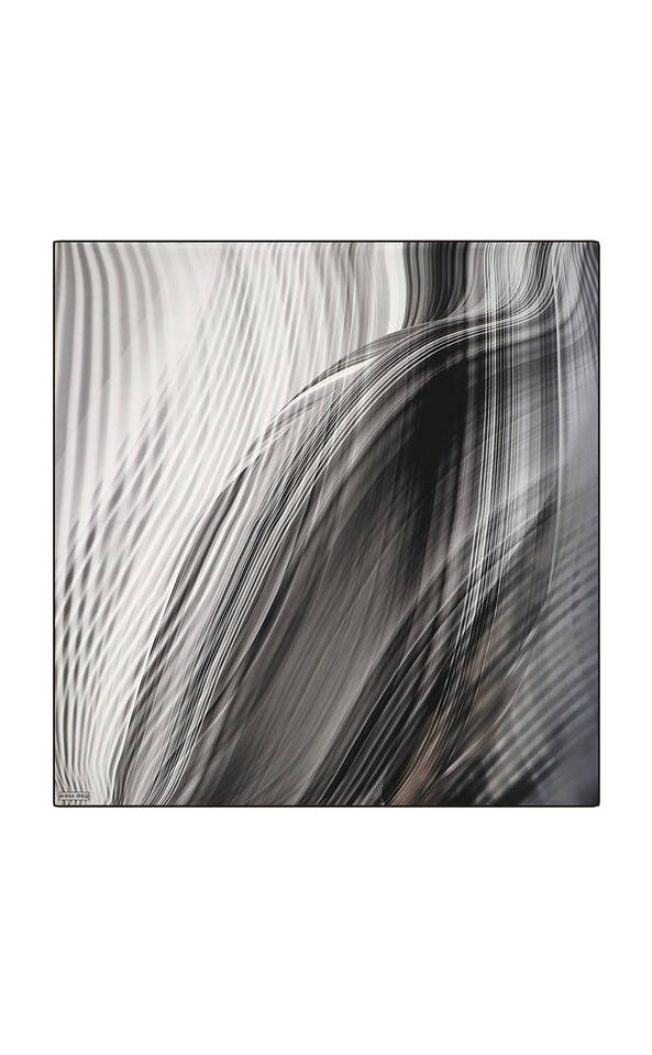 وشاح مربع من الحرير بنمط قوس قزح باللون الرمادي 