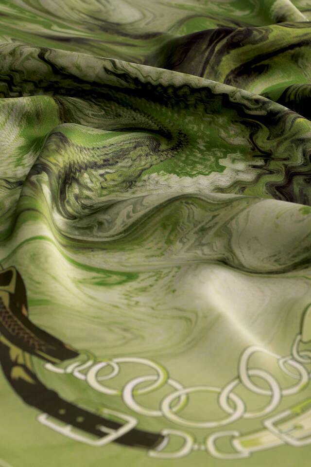 وشاح مربع من الحرير بنمط الحزام الأخضر - 3