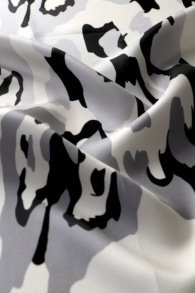 ساري أبيض نمط حك الحرير وشاح مربع - 3