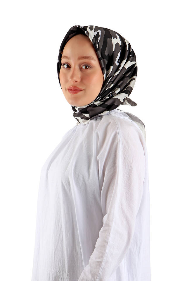 وشاح مربع من الحرير بنمط ساري أسود - 2