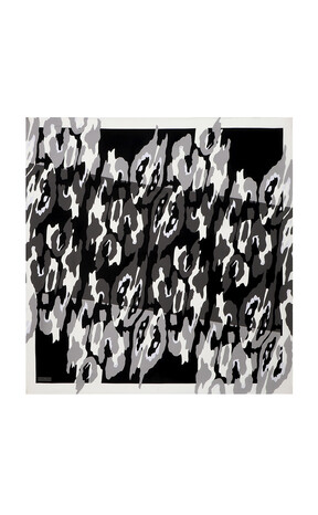 وشاح مربع من الحرير بنمط ساري أسود 