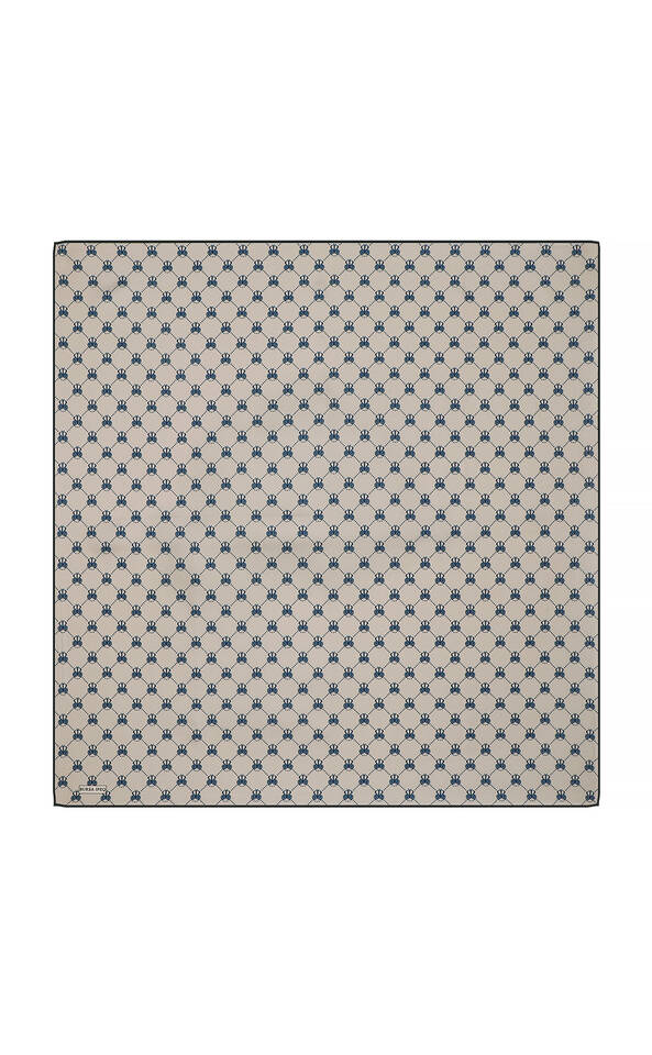 وشاح مربع من الحرير من نسيج قطني طويل باللون الرمادي على شكل فراشة 