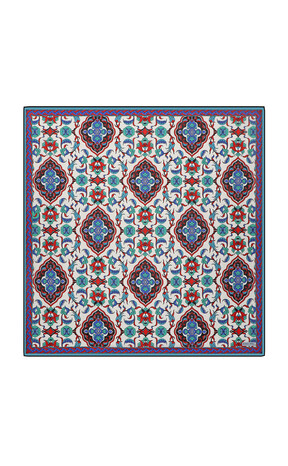 وشاح مربع ناعم بنمط البلاط الأسود 