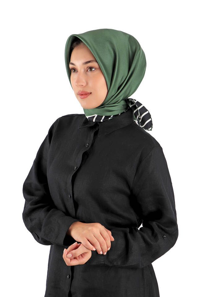 وشاح مربع من الحرير المائل بنمط خطوط زيتية - 2