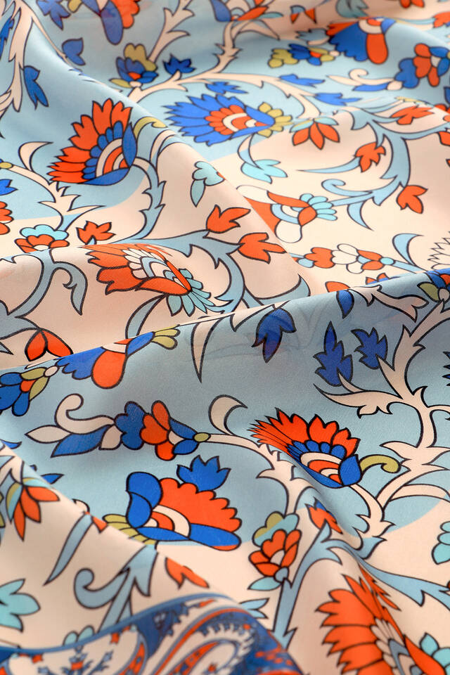 وشاح مربع من الحرير الفوال بنمط شال أزرق جليدي - 3