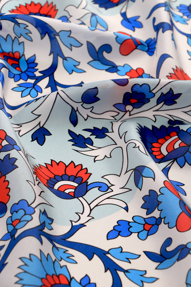 وشاح مربع من الحرير الفوال بنمط شال أحمر - 3