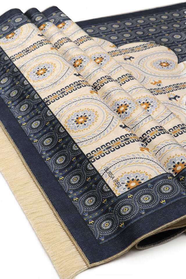 سجادة صلاة مخملية باللون الأزرق الداكن - 3