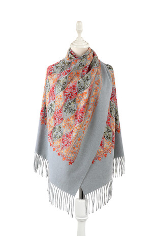 شال شتوي مطرز باللون الفضي 